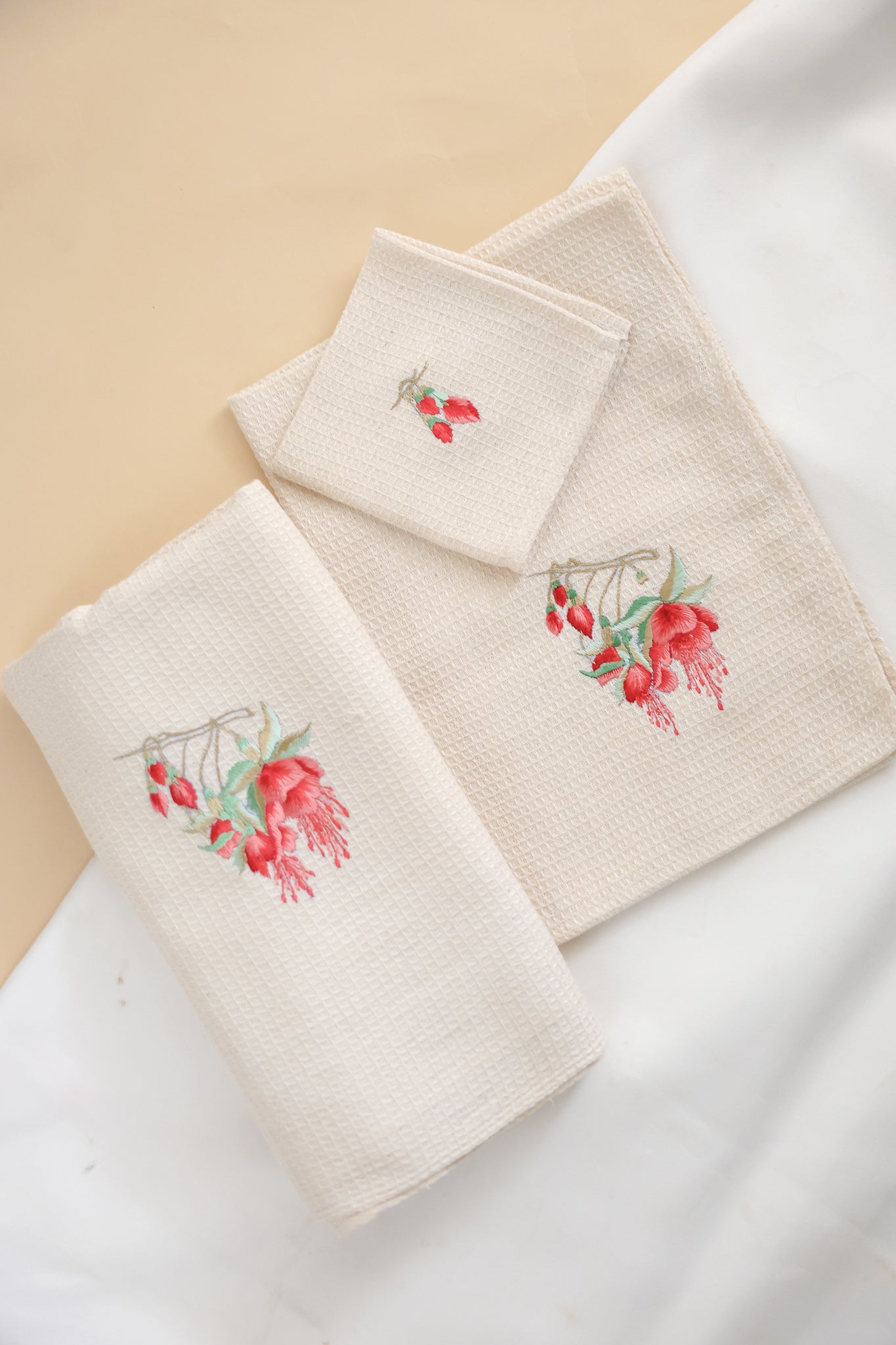 Red Dew Towel Set